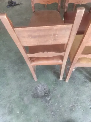 Sillas antiguas de madera y tela