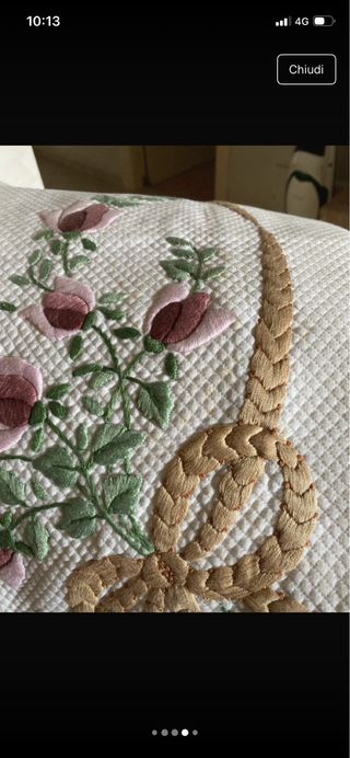 Copriletto ricamato rose e fiocco