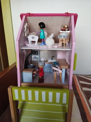 Casita de muñecas bonita y caprichosa