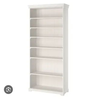 Armario blanco con puertas de cristal