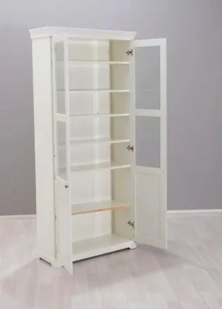 Armario blanco con puertas de cristal