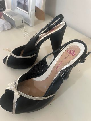 Zapatos de salón Fornarina tacón alto