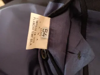 Americana hombre azul oscuro, parece negro