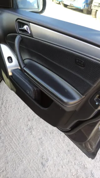 Mercedes-Benz Clase C 2005