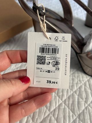 Sandalias de fiesta doradas y plateadas