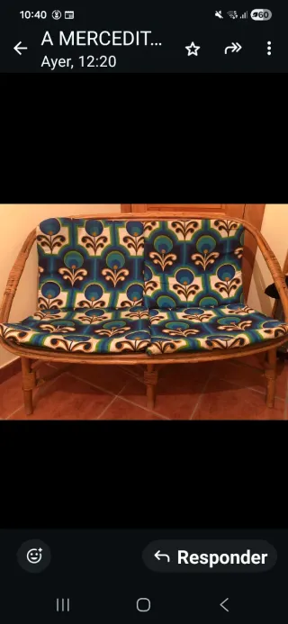 Divano in vimini a 2 posti con cuscini