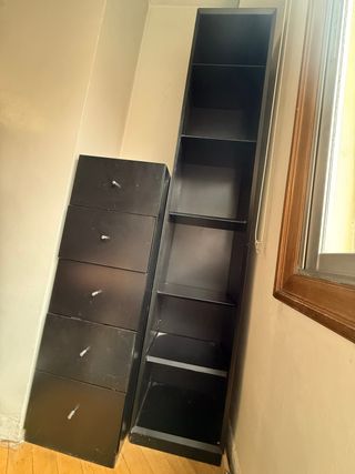 Scaffale alto, cassettiera e tavolo nero laccato