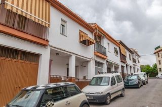 Casa adosada en venta en Zubia (La)