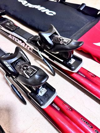 Conjunto Esquí Atomic Botas y Bastones