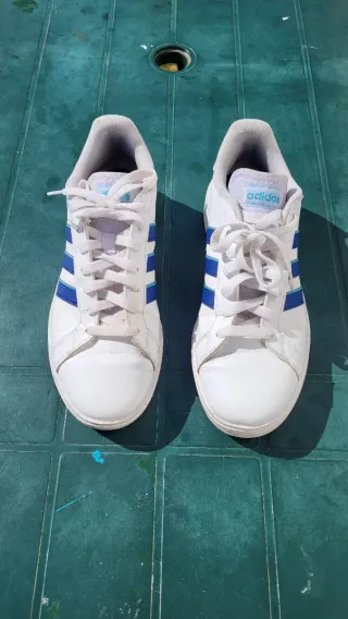 Zapatillas Adidas Blancas y Azules