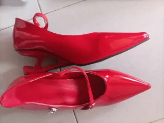 Zapatos de tacón rojos