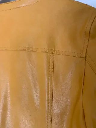 Chaqueta color mostaza Talla L