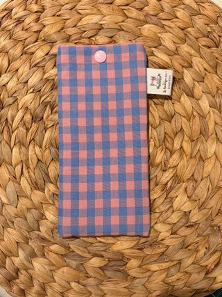 Funda de gafas cuadros rosa y azul