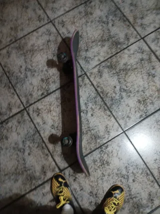Tabla de skate morada