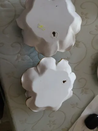 Decoración floral resina blanca y dorada