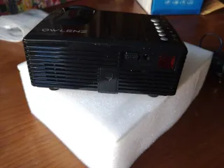 Mini Proyector OWLENZ Negro y Gris