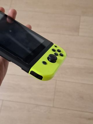 Nintendo Switch Azul y Amarillo