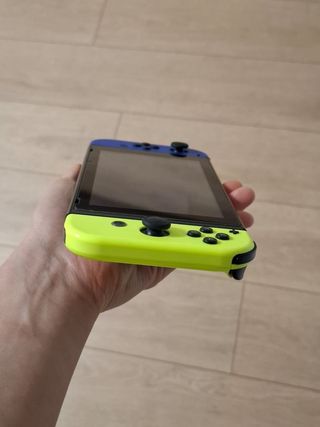 Nintendo Switch Azul y Amarillo