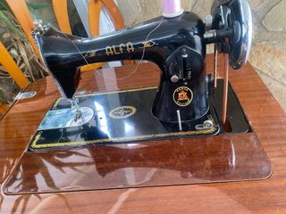 Máquina de coser y bordar ALFA 40B