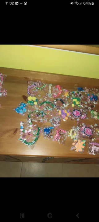 125 Pulseras, Pendientes y Llaveros Hechos a Mano
