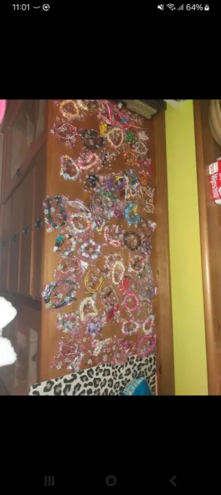 125 Pulseras, Pendientes y Llaveros Hechos a Mano