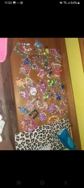 125 Pulseras, Pendientes y Llaveros Hechos a Mano