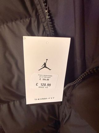 Chaqueta Jordan Negra Plumas