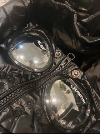 Chaqueta CP Company Negra con Gafas