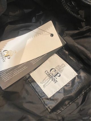 Chaqueta CP Company Negra con Gafas