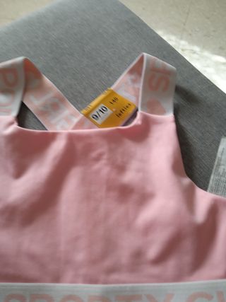 Conjunto top y mallas cortas deportivo