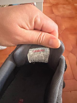 Zapatos de seguridad Bauhaus grises y rojos