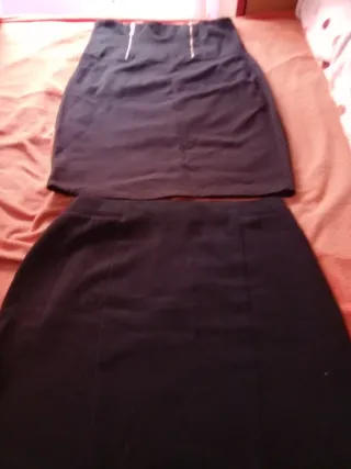 Falda negra con cremallera