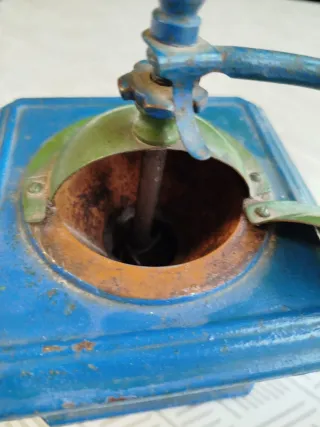 Antiguo molinillo de chapa, para café, marca Elma.