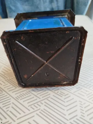 Antiguo molinillo de chapa, para café, marca Elma.