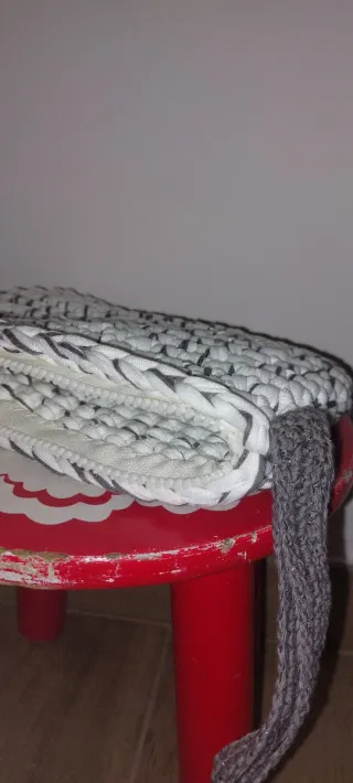Pochette uncinetto grigio e bianco