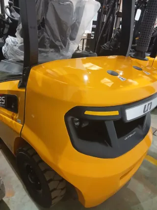 Carretilla elevadora nueva matriculada..