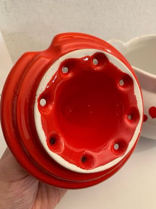 Spremiagrumi in ceramica con cuori rossi