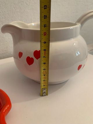 Spremiagrumi in ceramica con cuori rossi