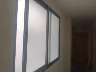 Ventanas ,puerta de balcón ,puerta de galeria