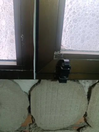 Ventanas ,puerta de balcón ,puerta de galeria