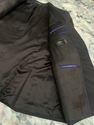 Traje de caballero negro con corbata