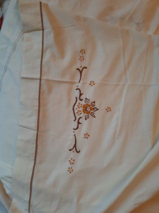 Lenzuolo matrimoniale ricamato fiori gialli