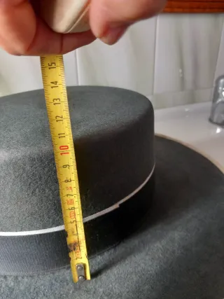 Sombrero da uomo a tesa larga grigio. Regalo con fodera