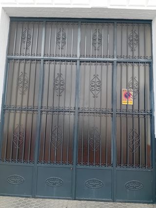 Puerta de garaje hierro y cristal
