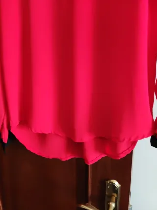 Blusa elegante con cuello pedrería