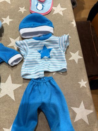 Ropa y accesorios para muñecas bebé