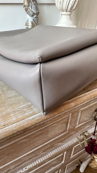 Bolso Purificación García piel topo