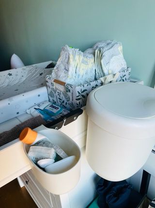 Cambiador SUNDVIK IKEA + cestos ÖNSKLIG