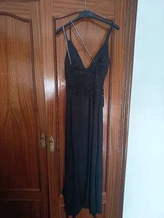 Vestido negro largo tirantes pedrería