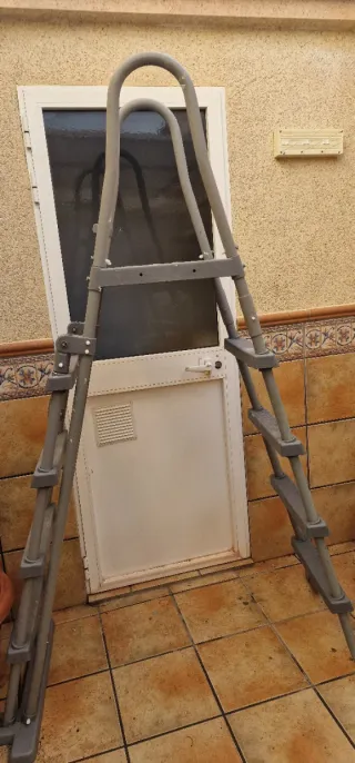 Piscina Best Way con depurador y escalera